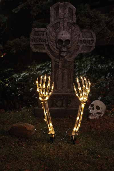 Décoration d'Halloween : bras de squelette lumineux